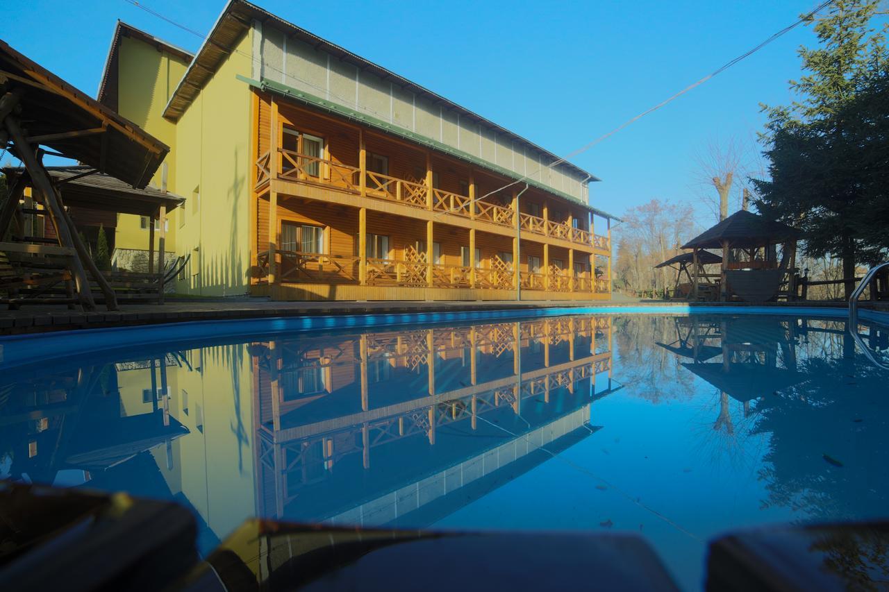 Malyvo Hotel Deliatyn Exterior photo